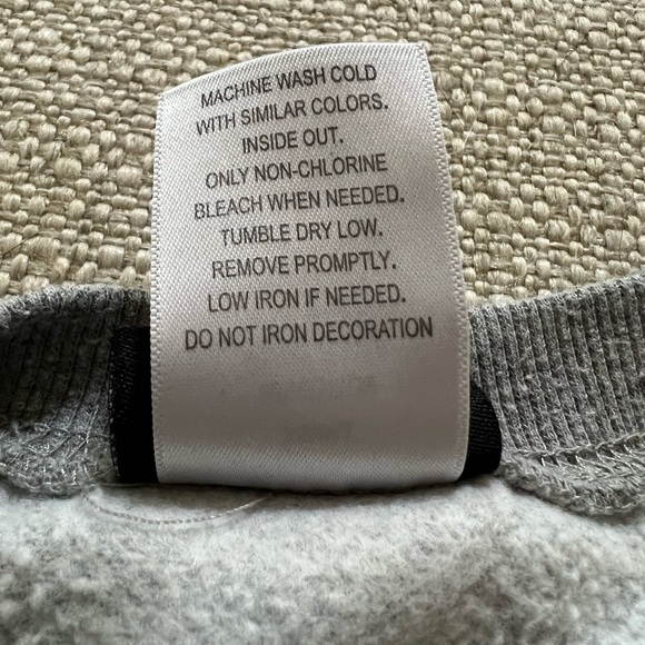 FRIENDS Branded Juniors Sweatshirt, Grey, Size XS, Jerry Leigh - Picture 5 of 7